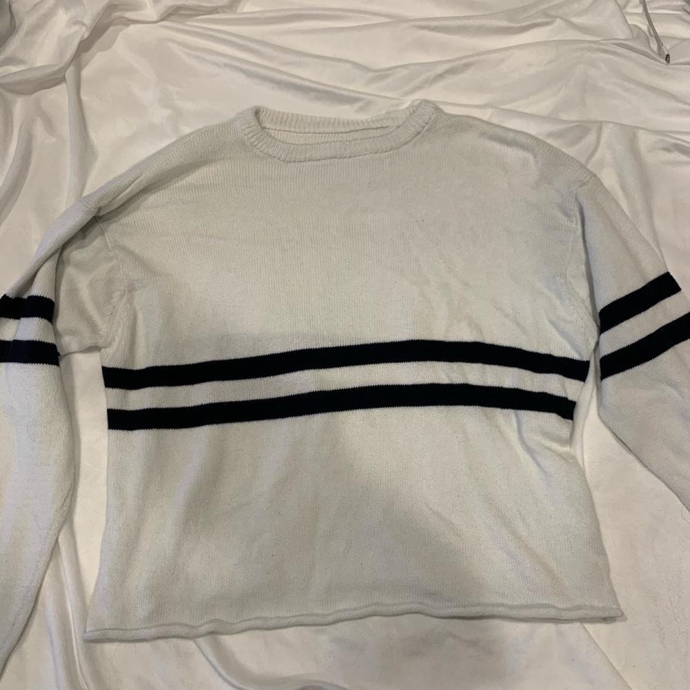 Semi cropped sweater